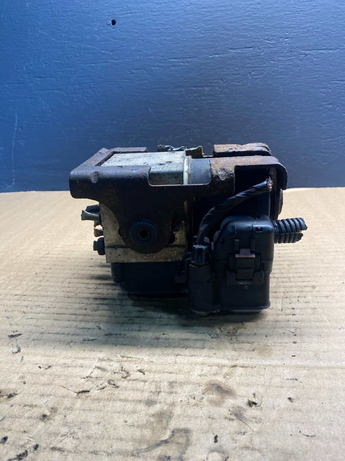 2003 to 2006 Chevrolet Tahoe ABS Pump Anti Lock Module AB7146 DG1