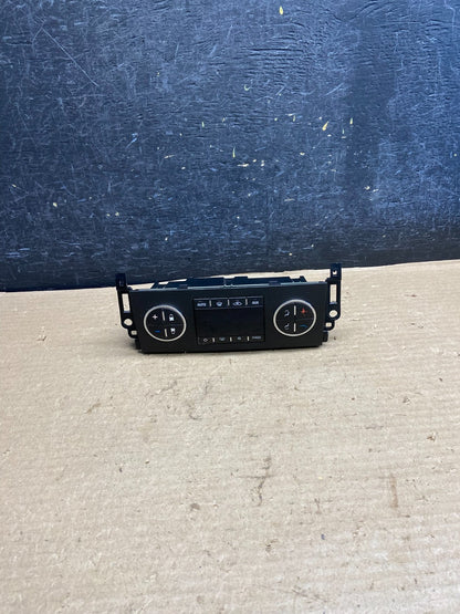 2007 to 2009 GMC Yukon Chevrolet Tahoe Climate Control A/C Panel AH3949 DG0