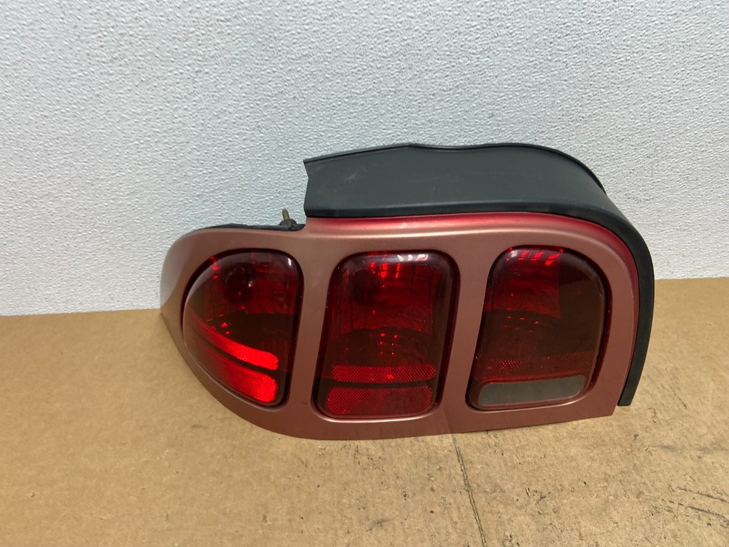 1996 1997 1998 Ford Mustang Left Driver LH Side Tail Light Oem AC3665 DW0