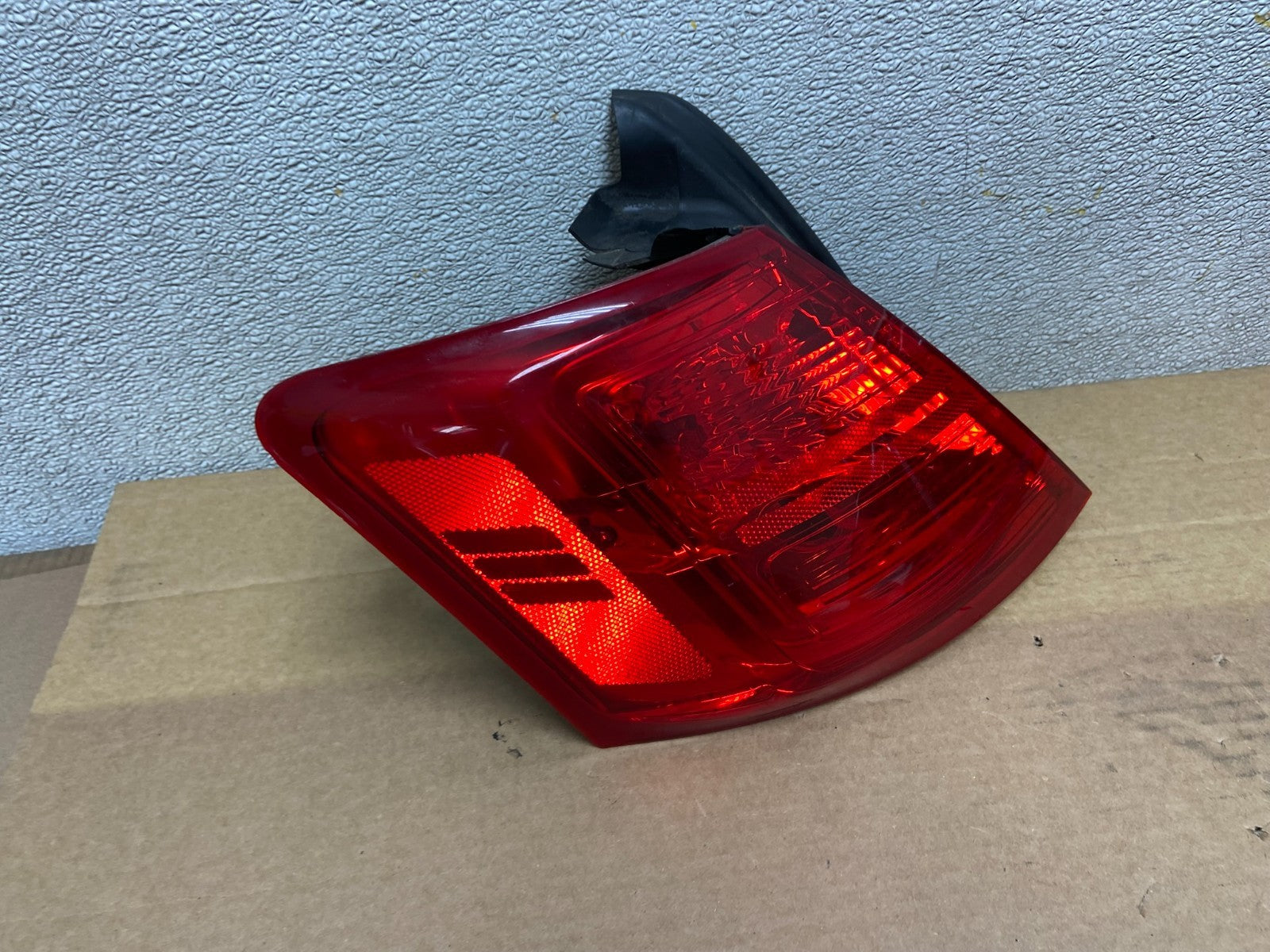 2014 - 2018 Ford Taurus Interceptor Left Driver LH Side Tail Light OEM AB5058 DW2