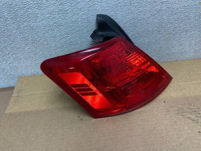 2014 - 2018 Ford Taurus Interceptor Left Driver LH Side Tail Light OEM AB5058 DW2