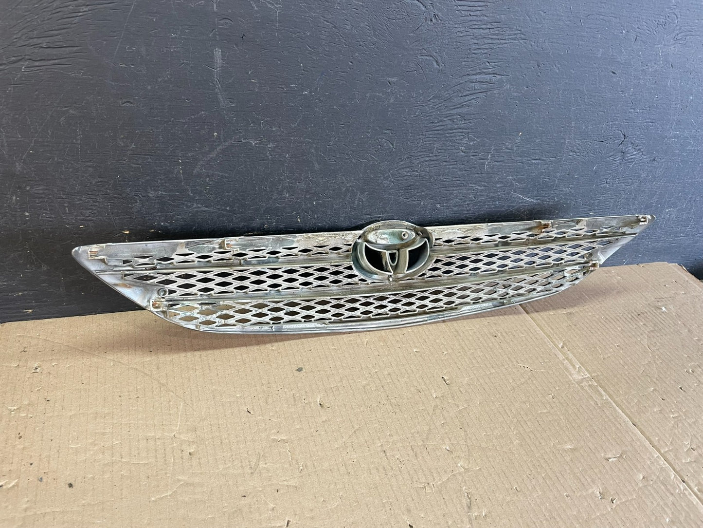2002 2003 2004 Toyota Camry Front Upper Grill Grille AE3649 DG4