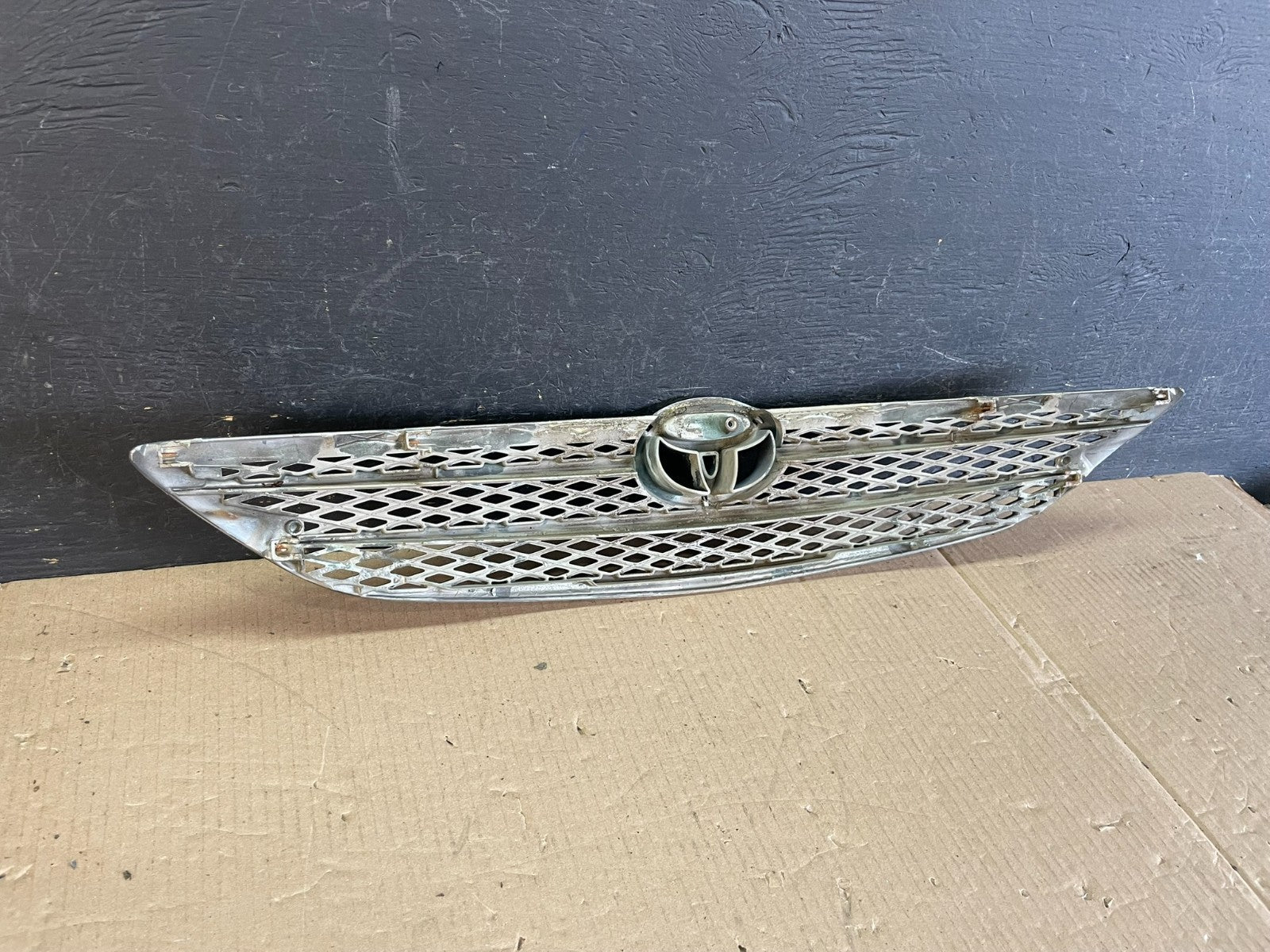 2002 2003 2004 Toyota Camry Front Upper Grill Grille AE3649 DG4