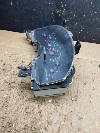 2008 2010 Land Rover LR2 Speedometer Cluster Gauge OEM V7750 DG3