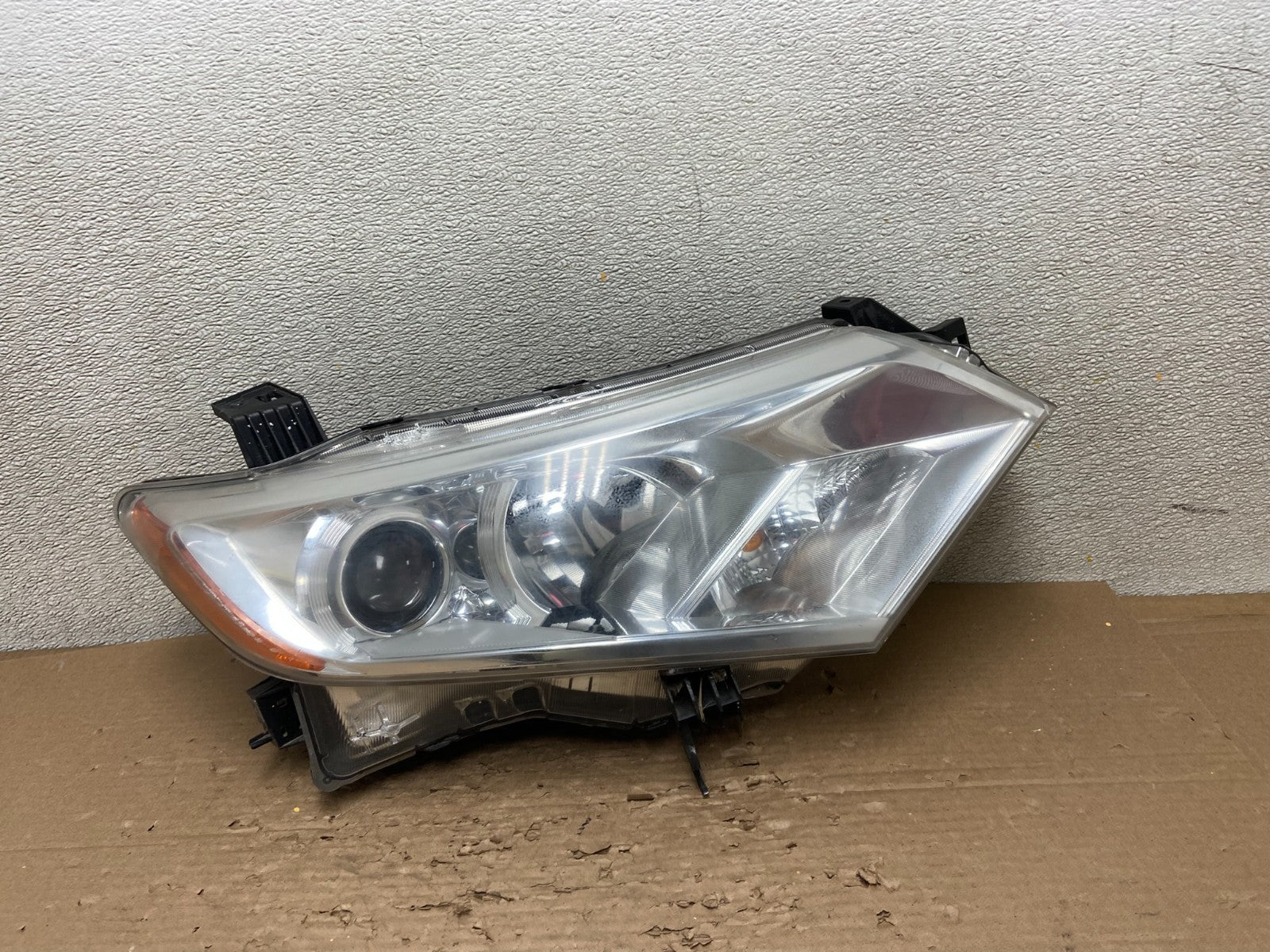 2012 to 2017 Nissan Quest Right Passenger RH Headlight Halogen AB1655 DW0