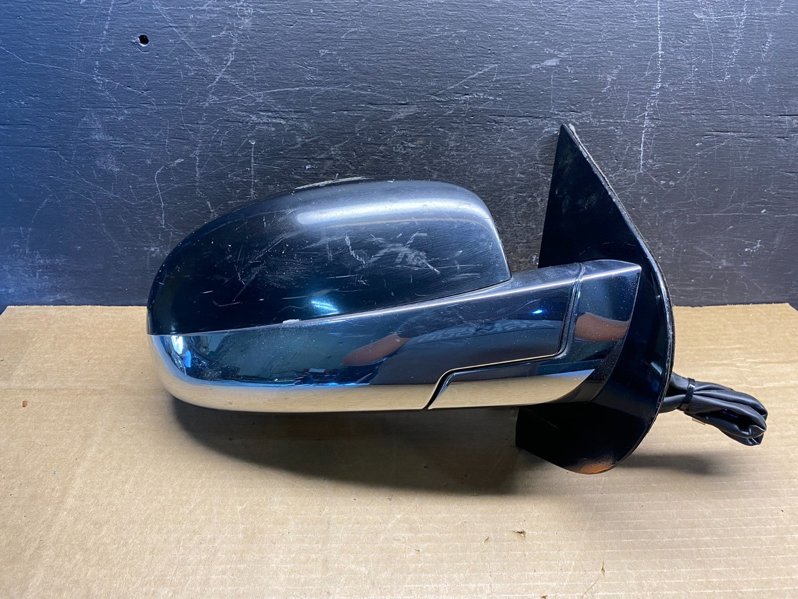 2007 - 2014 Cadillac Escalade Right Passenger Door Turn Signal Mirror AD9683 DG0