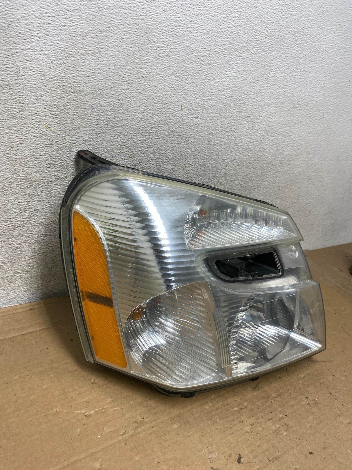 2005 to 2009 Chevrolet Equinox Right Passenger RH Halogen Headlight AH8388 DW2