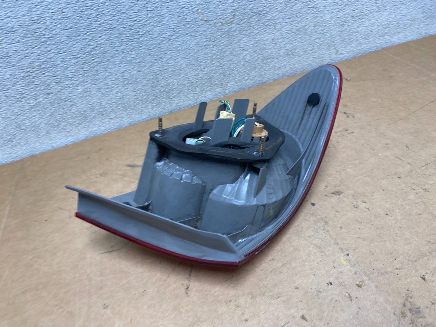 2003 to 2005 Toyota Corolla Right Passenger RH Side Tail Light Oem X5107 DW6