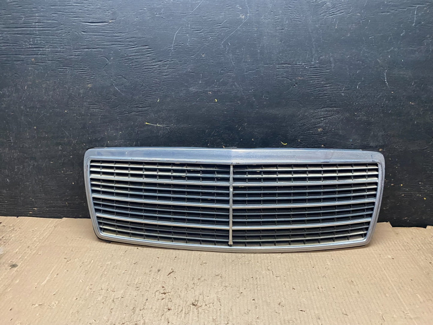 1994 to 1998 Mercedes-Benz W140 S600 S500 S320 Front Upper Grille OEM X8142 PS0