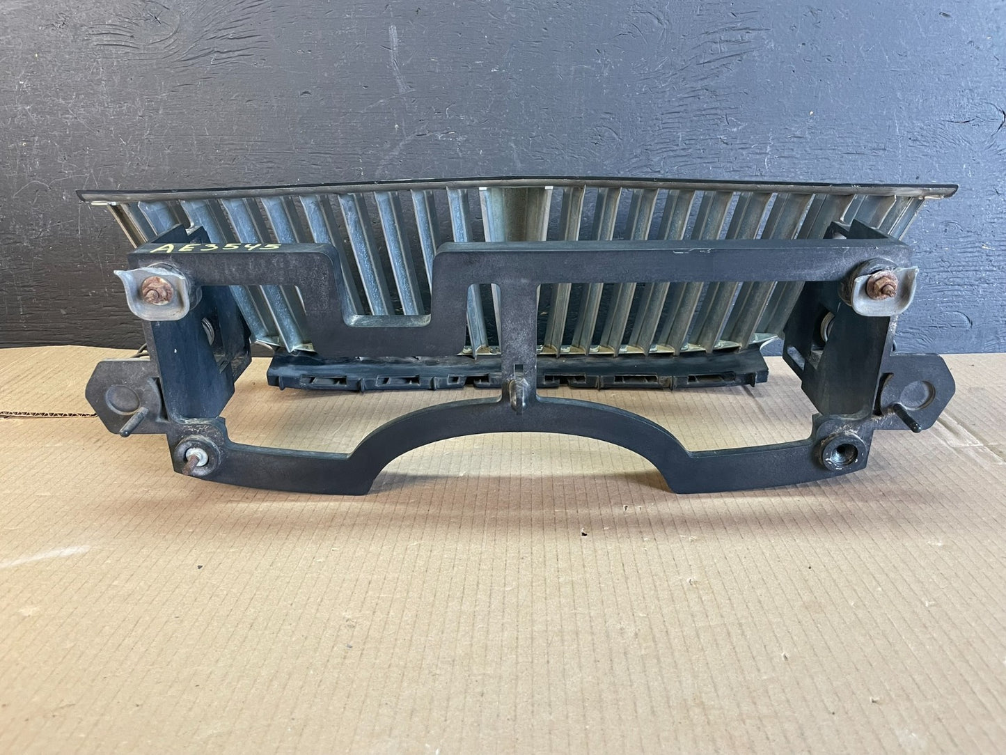 1998 to 2002 Lincoln Town Car Front Upper Grille Grill Chrome W/Emblem ae3545 DG5