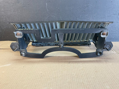 1998 to 2002 Lincoln Town Car Front Upper Grille Grill Chrome W/Emblem ae3545 DG5