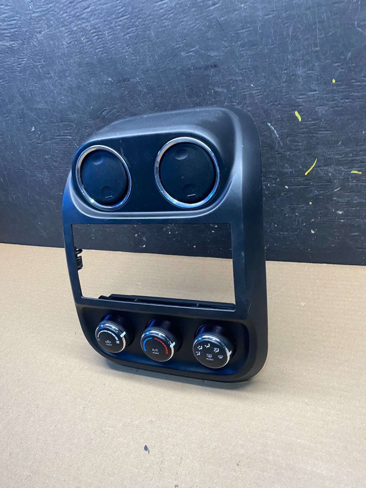 2011 to 2017 Jeep Compass Dash Climate Temperature Control Radio Bezel S2843  DG2