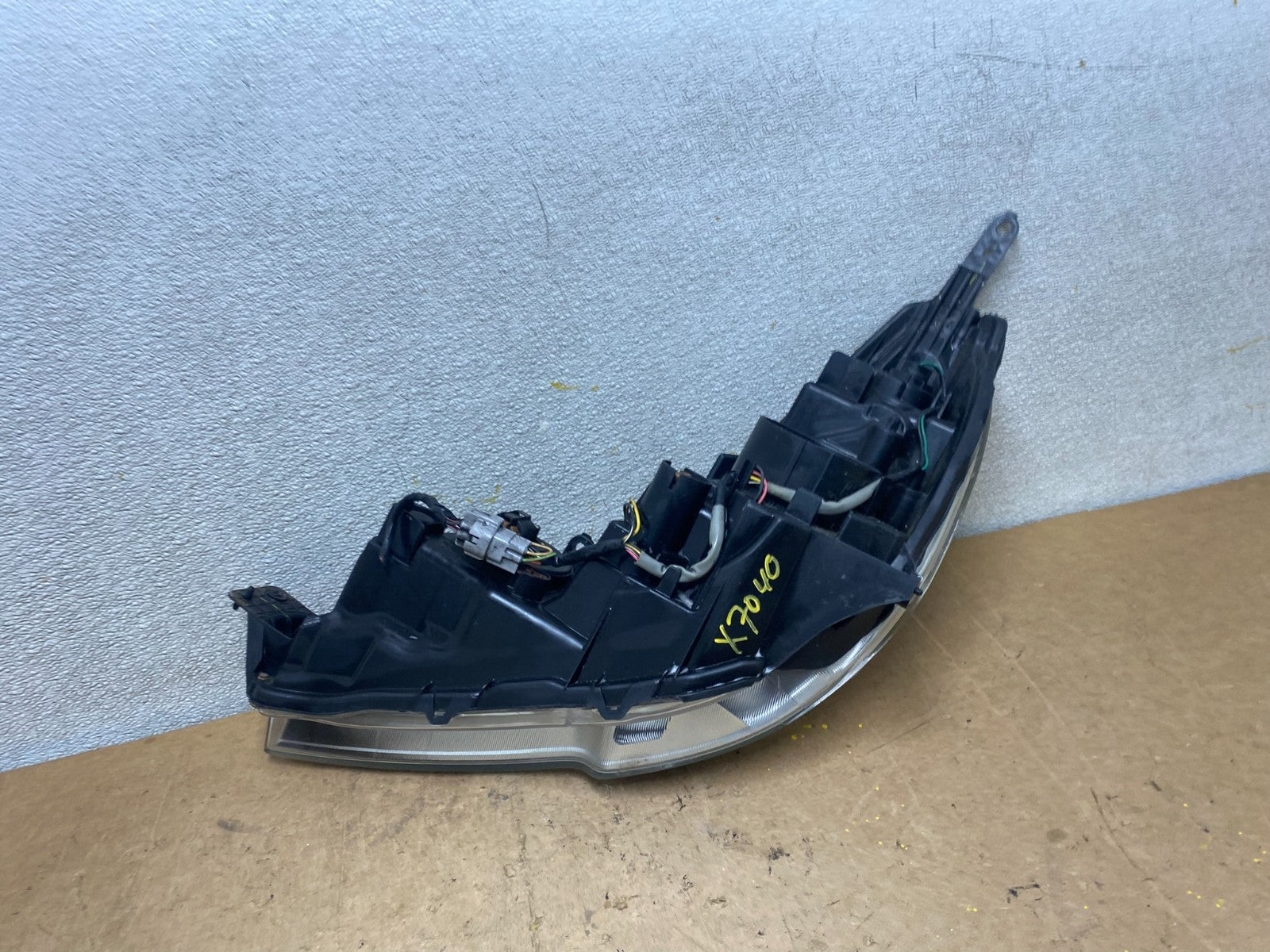 2013 - 2014 Subaru Legacy Outback Right Passenger Headlight X7040 DW9