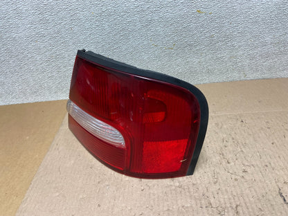 2000 to 2001 Nissan Altima Tail Light Right Passenger Rh Side OEM Z6146 DW1
