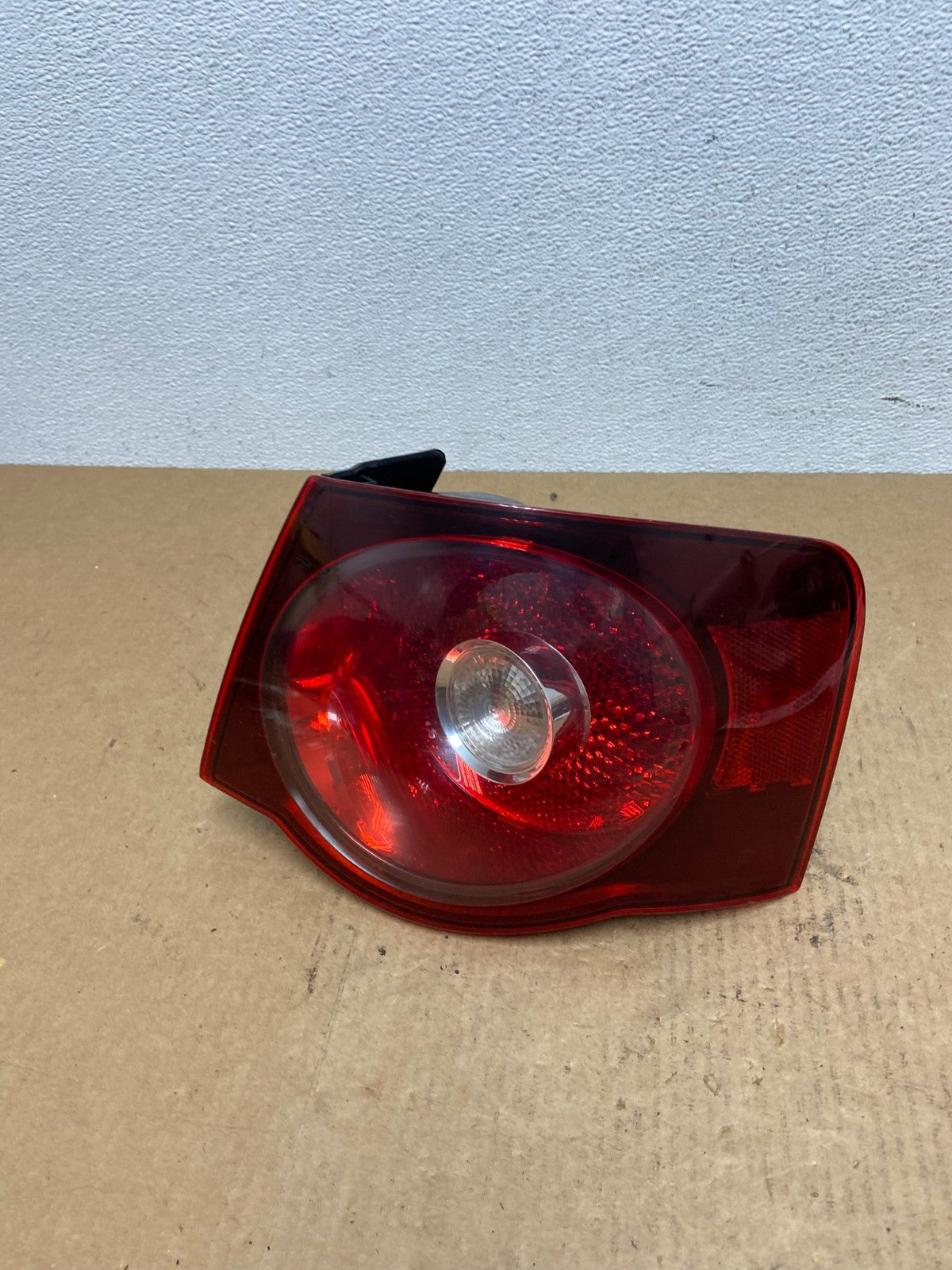 2008 2009 2010 Volkswagen Jetta Right Passenger RH Side Tail Light AC2878 LK0