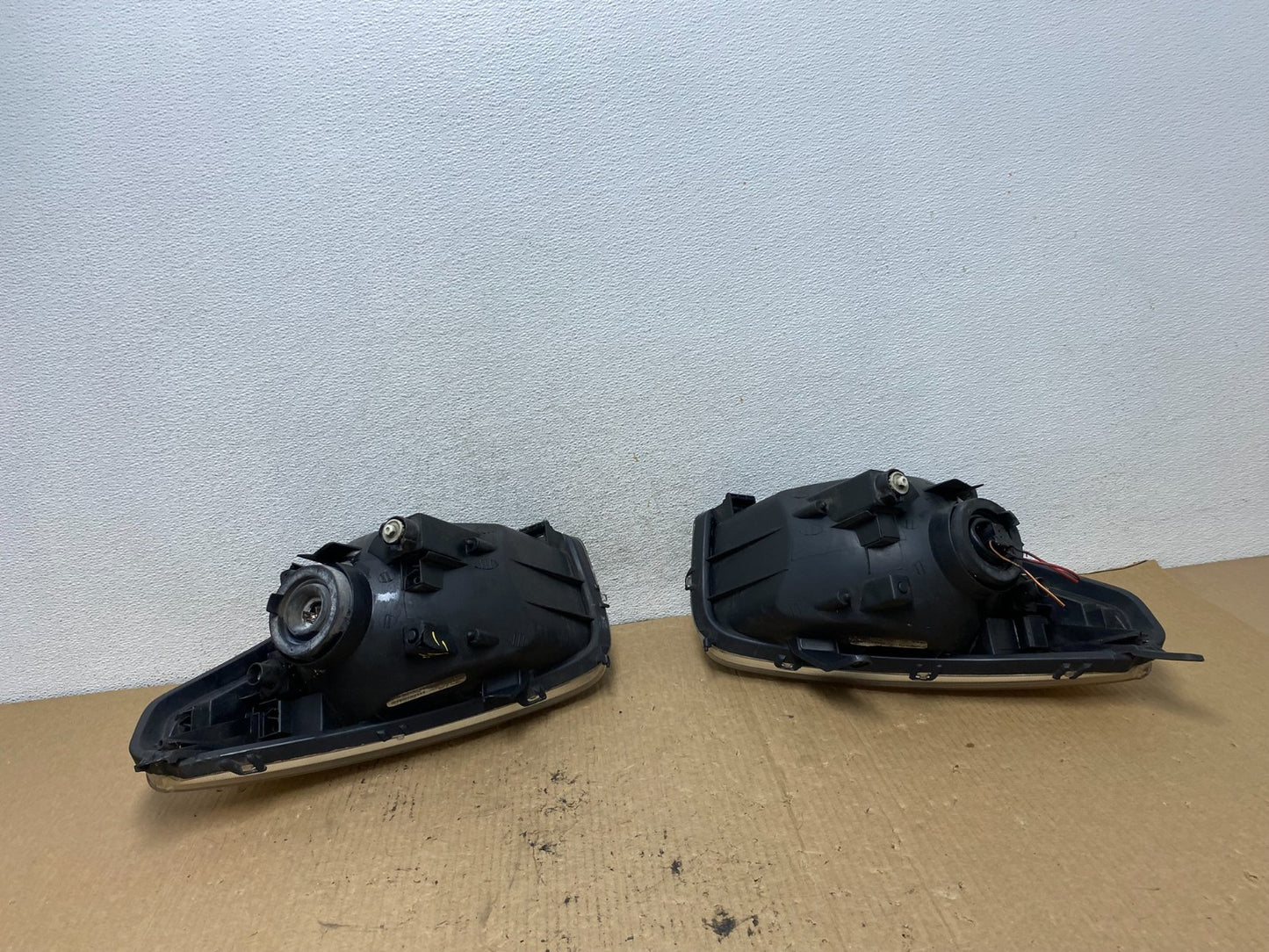 2001 - 2003 Toyota Rav4 Left+Right Side Headlights Halogen TYC AG2308 DW9