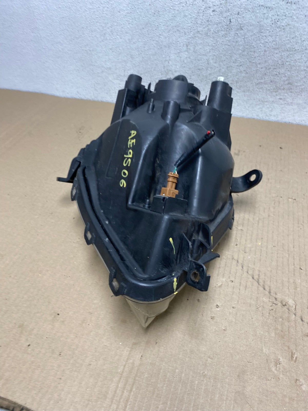 2004 2005 Scion Xa Left Driver LH Side Halogen Headlight AE9506 LK8