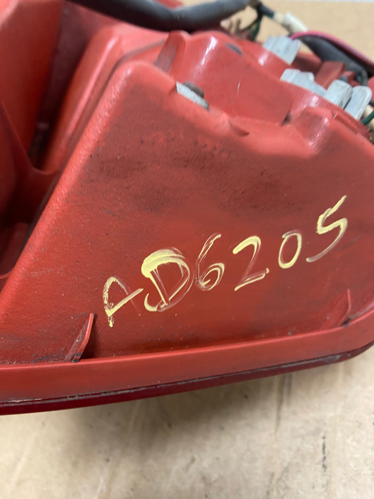 2004-2005 Mitsubishi Endeavor Left Driver LH Tail Light AD6205 LK5
