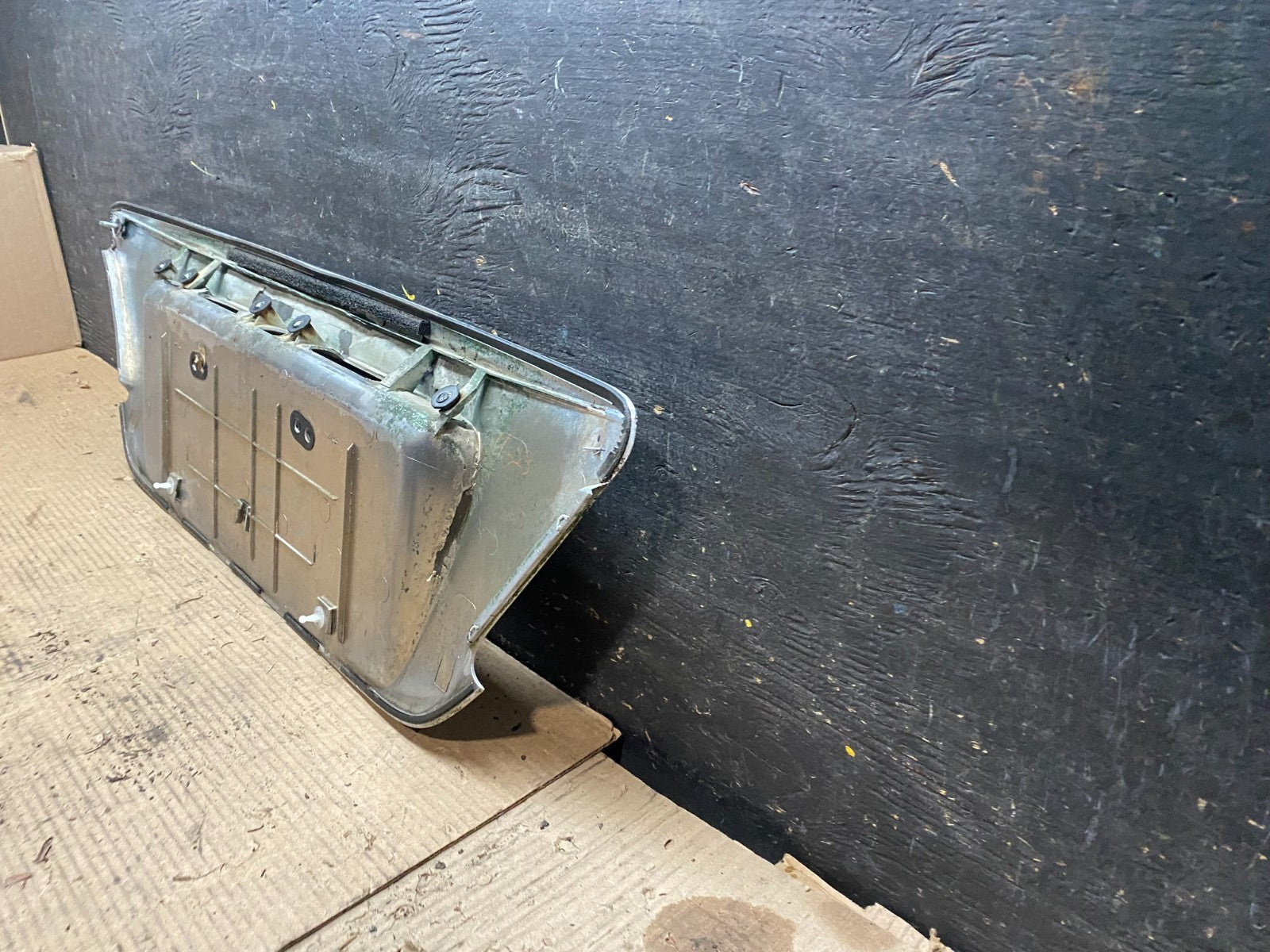 2010 to 2012  Lexus ES350 Rear Trunk Molding License Plate Panel Oem V9571 DG8