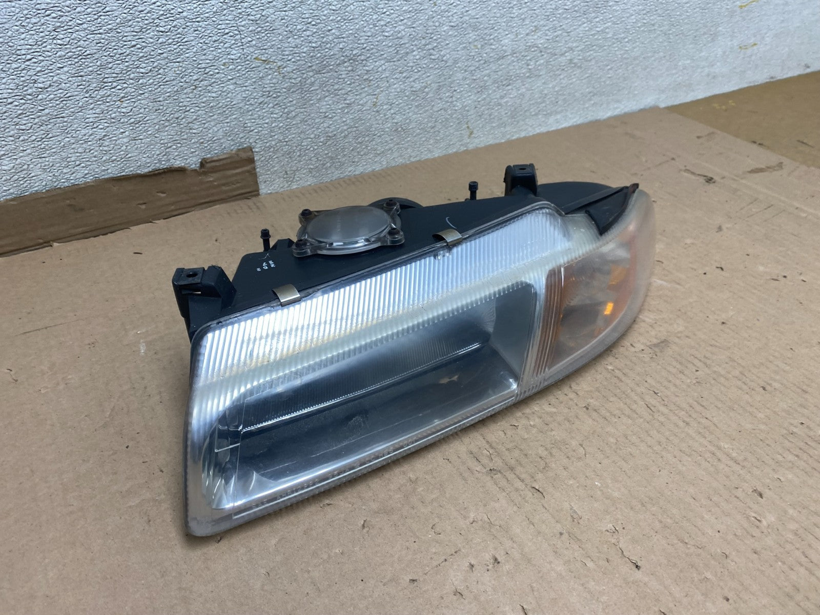 1995 to 2000 Dodge Stratus Left LH Halogen Headlight U8474 DW2
