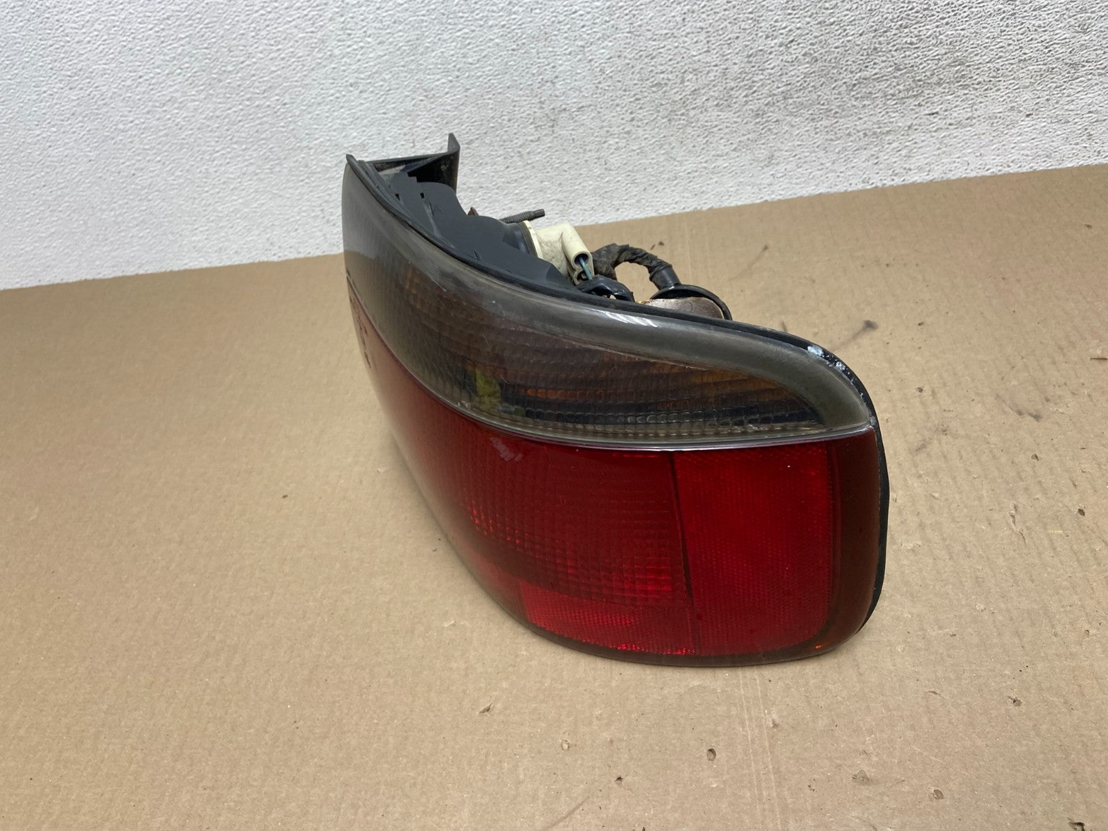 1998 to 2004 Cadillac Seville Right Passenger RH Tail Light AE6980 DG1