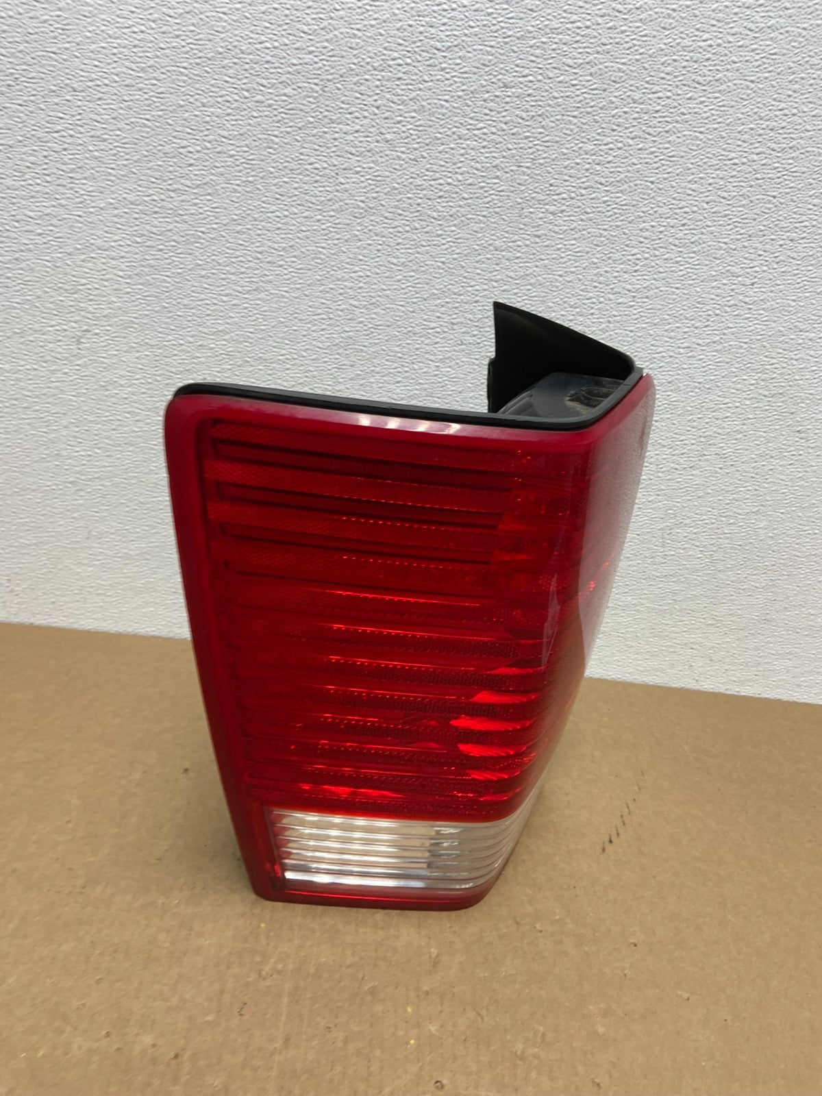 2007 2008 2009 Chrysler Aspen Tail light Left Driver Lh Side AC1072 DW2