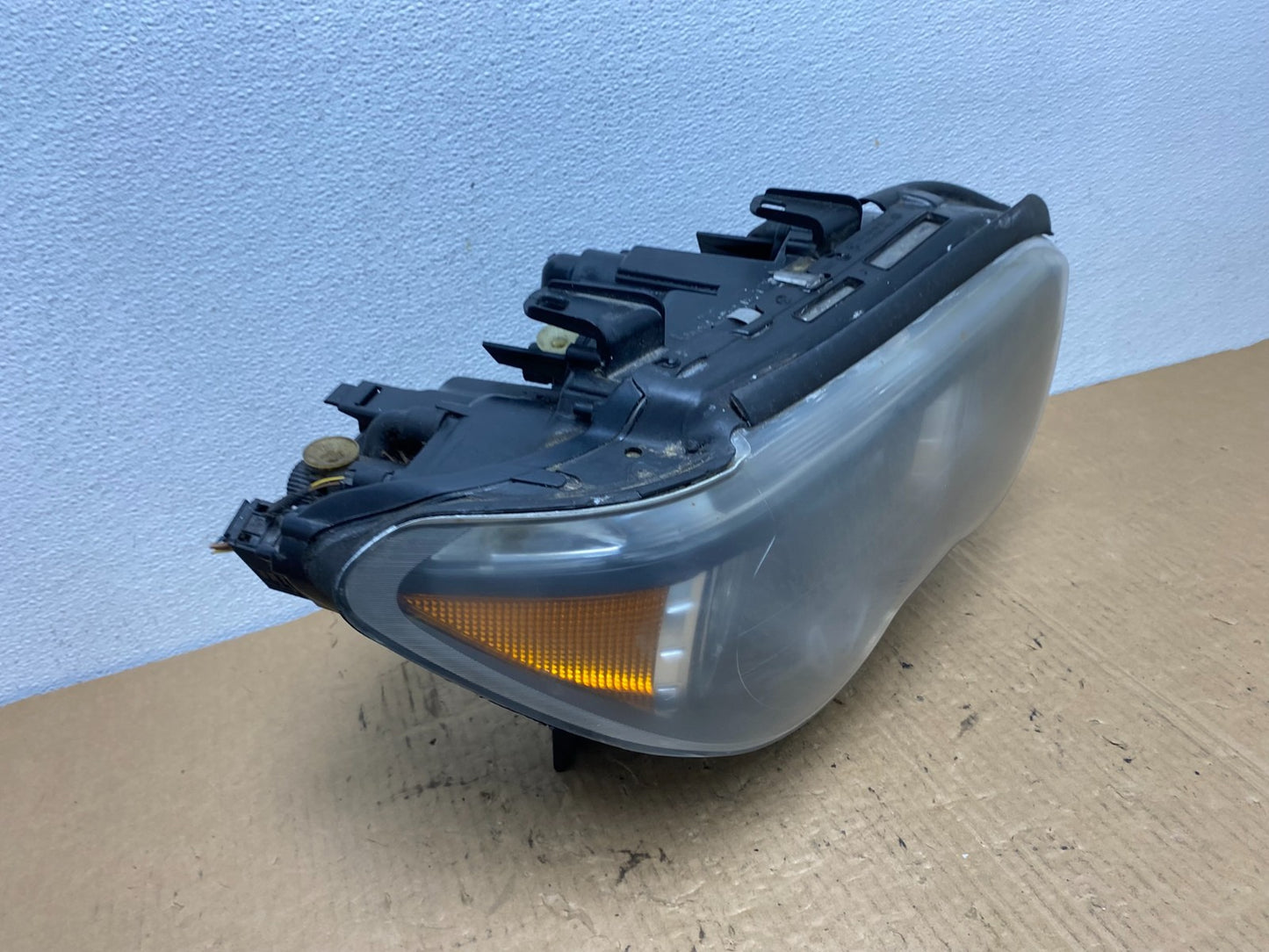 2002 to 2005 BMW 7 Series 745i Xenon Right Passenger Headlight AC7760 DW2