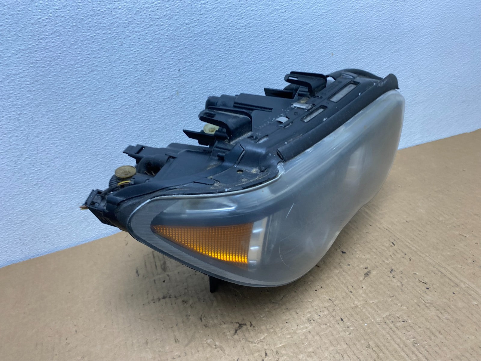 2002 to 2005 BMW 7 Series 745i Xenon Right Passenger Headlight AC7760 DW2