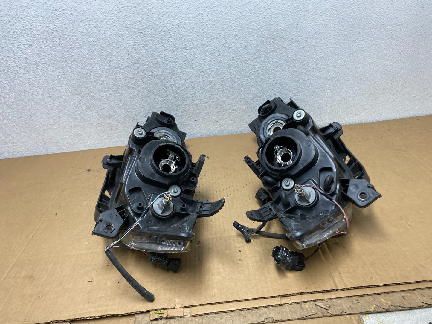 2004 to 2009 Mazda 3 Sedan Left+Right Side Headlights AD0871 DW11