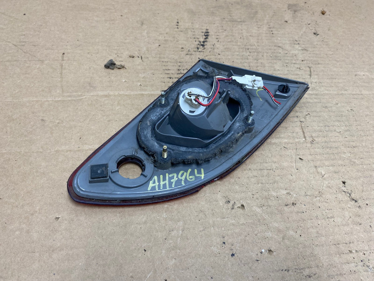 2001 2002 Toyota Corolla Right Passenger RH Side Inner Tail light AH7964 LK5