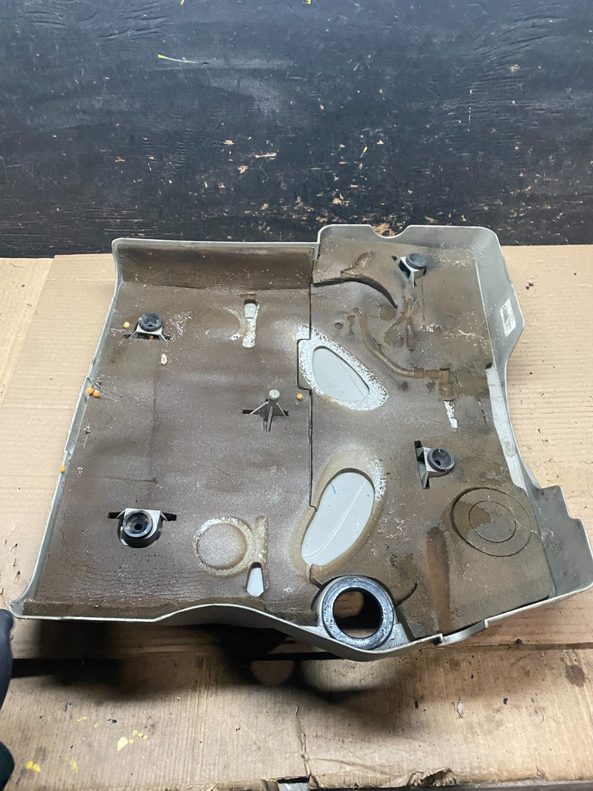 2004 to 2007 Cadillac CTS 3.6L Plastic Engine Cover Shield u7989 DG6