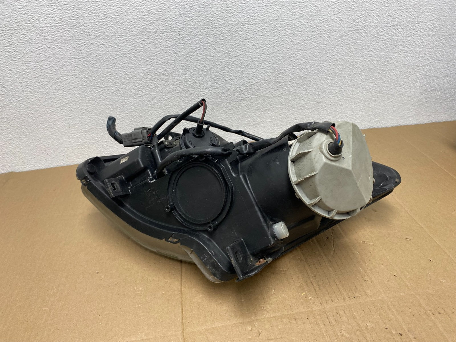 2004 2005 2006 Nissan Maxima Right Passenger Side Headlight Halogen AB8110 DW6
