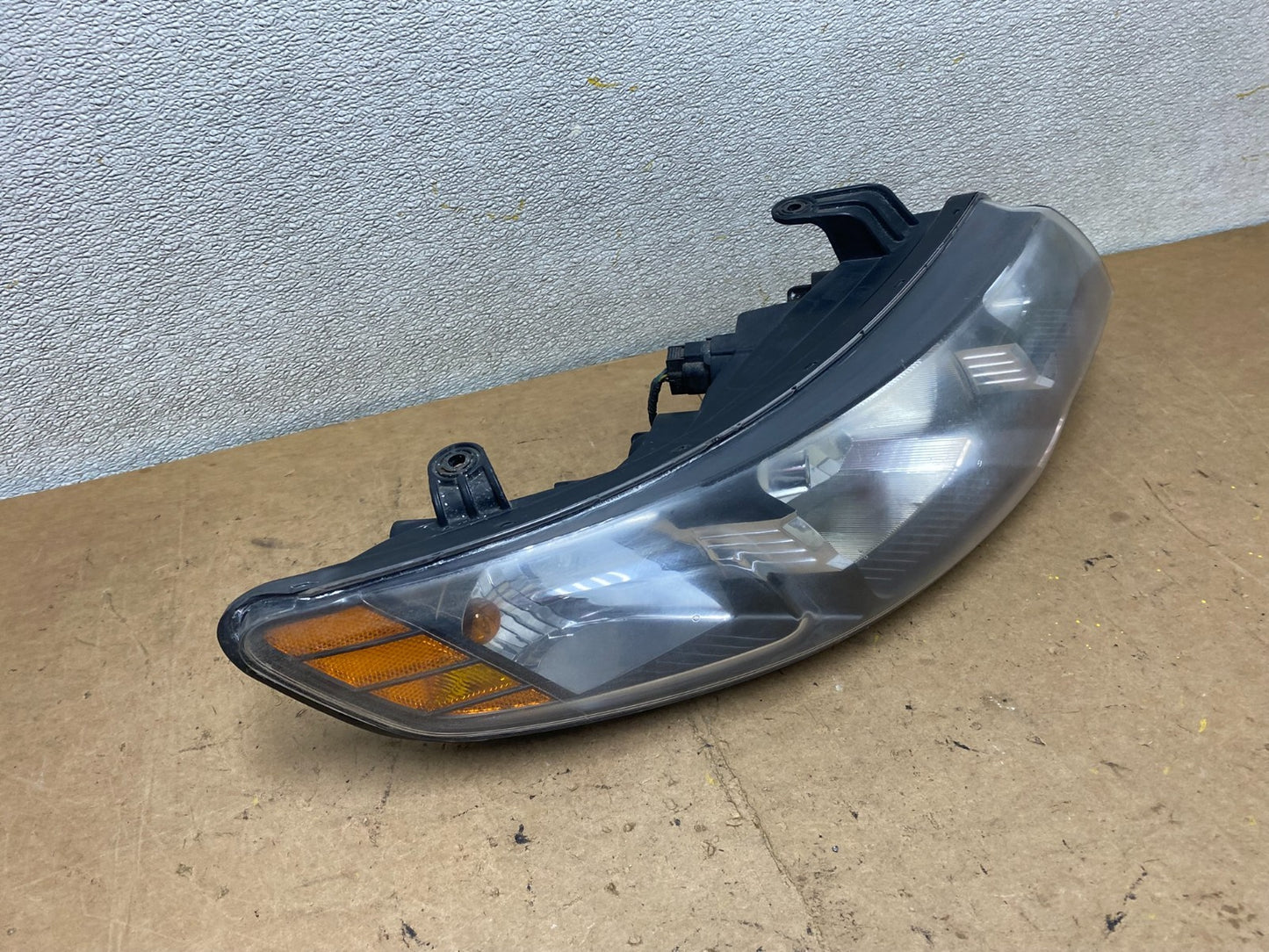 2010 to 2013 Kia Forte Koup Right Passenger RH Halogen Headlight OEM X6931 GD2