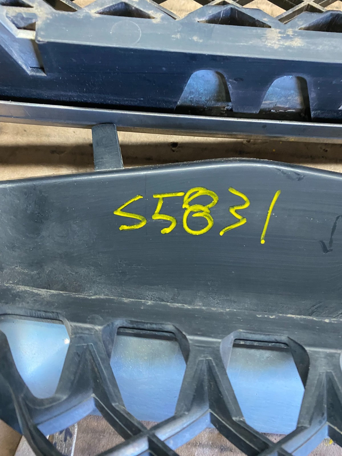 2007 to 2014 Chevrolet Avalanche Front Upper Lower Set Grill Grille Oem S5831 DG10