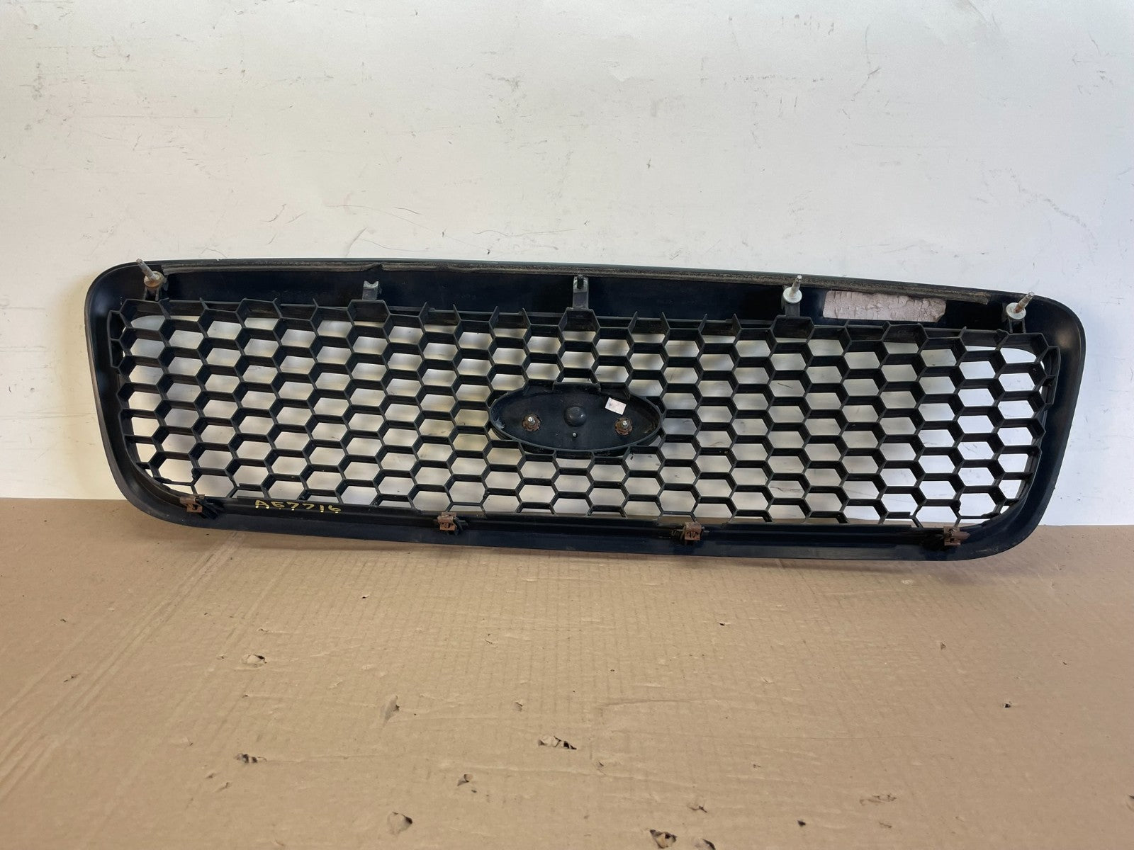 2001-2011 Ford Crown Victoria Front Upper Grille Grill Honeycomb Black ag7716 DG3