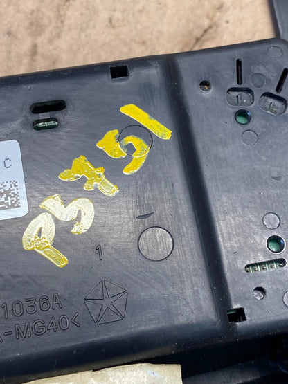 2011 to 2017 Jeep Compass Dash Climate Temperature Control Radio Bezel P5751 DG7