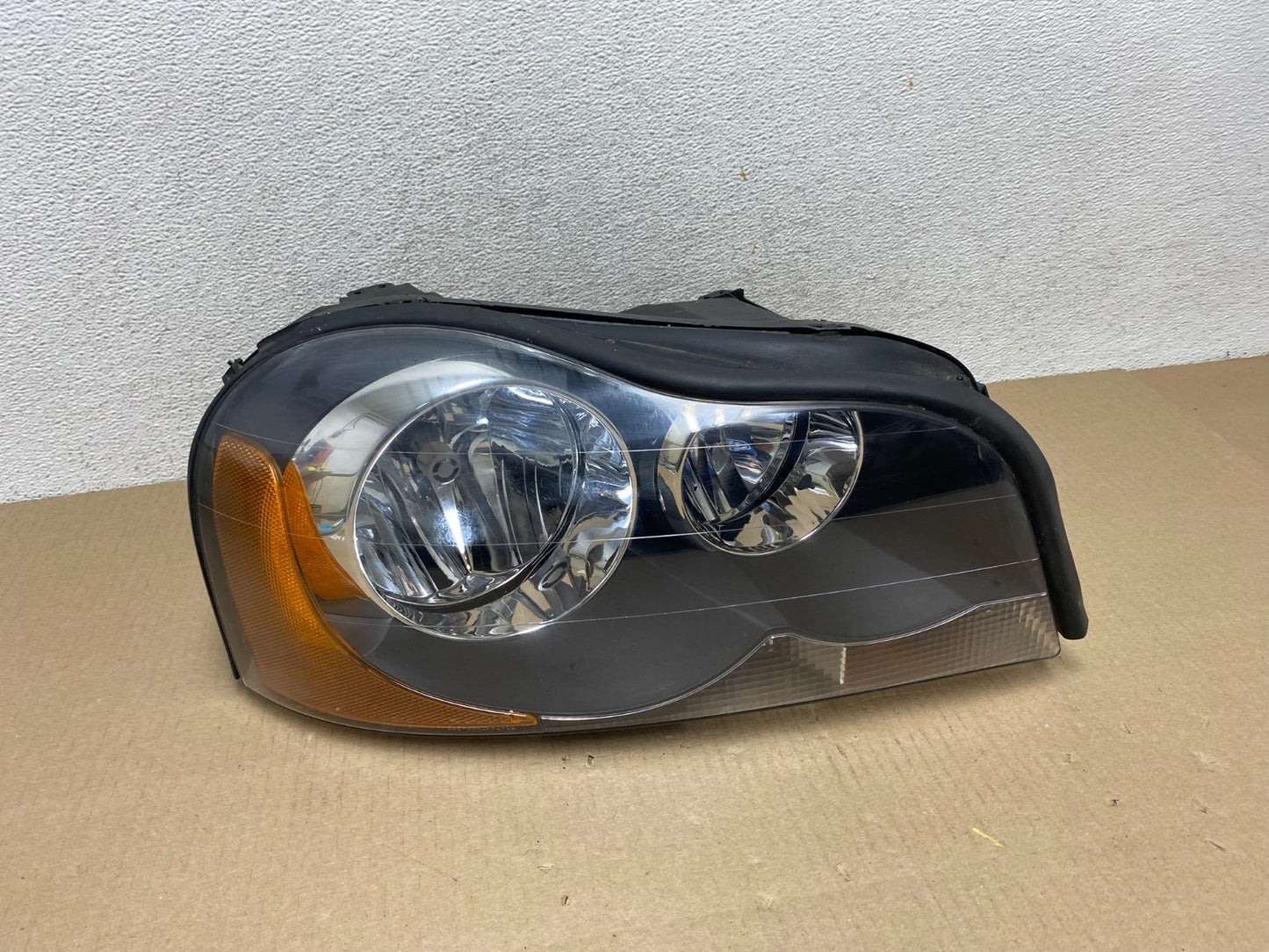 2003 to 2006 Volvo XC90 Right Passenger Rh Side Headlight Halogen DEPO AG5837 DW0