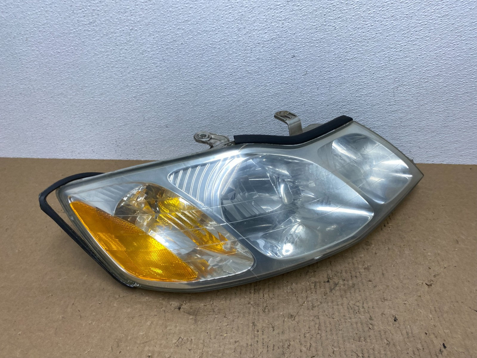 2000-2004 Toyota Avalon Halogen Headlight Right Passenger RH OEM AC1574 DW2