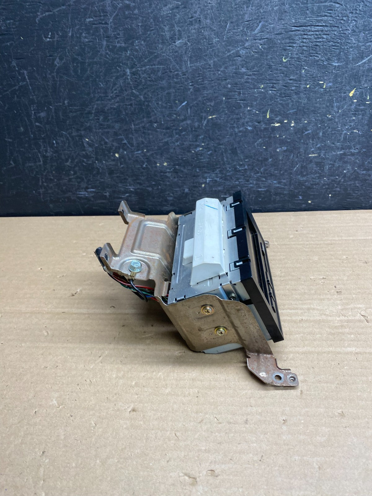 2004-2008 Mitsubishi Endeavor Information Display Screen Monitor Dash AG01081