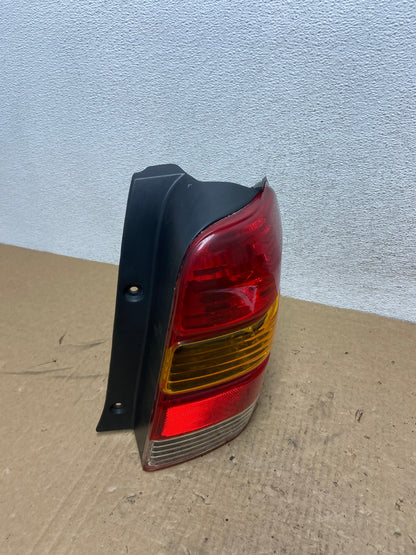 2001 to 2007 Ford Escape Right Passenger RH Side Tail Light AG0562 LK2