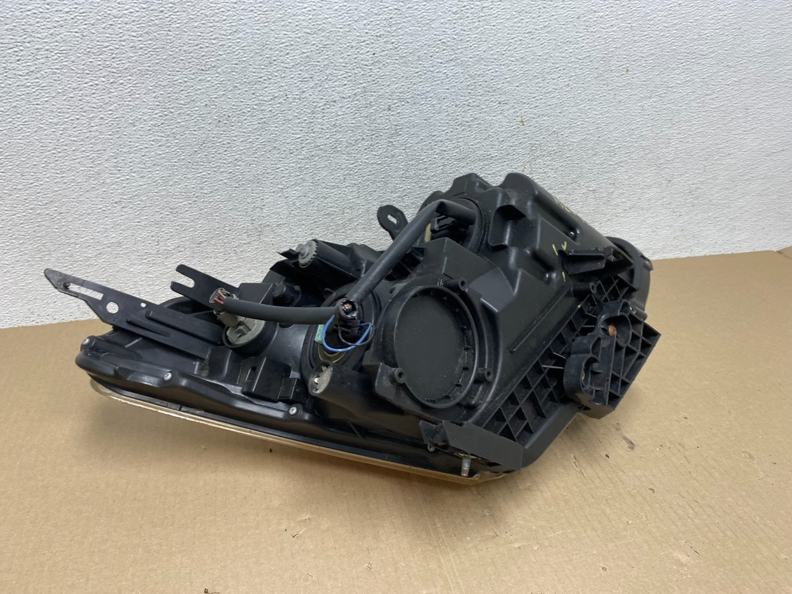2008 to 2013 Nissan Rogue Left Driver LH Halogen Headlight AE6954 DW6