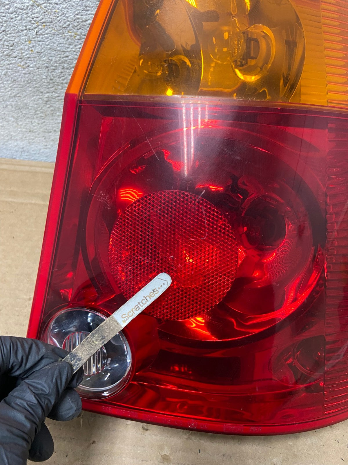 2004 to 2006 Chrysler Pacifica Right Passenger Rh Side Tail Light AH8408 LK4