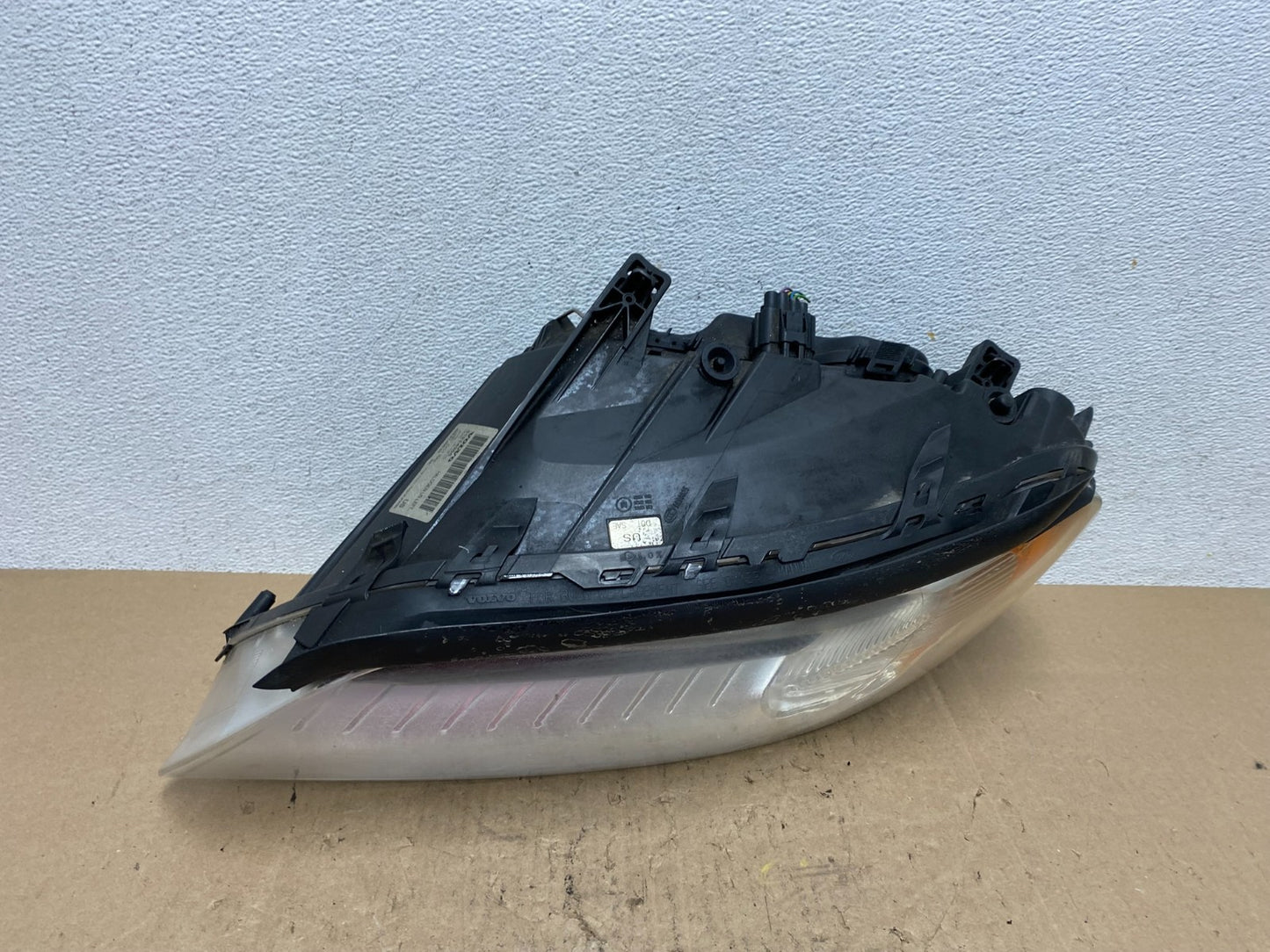 2008 to 2013 Volvo XC70 V70 S80 Driver Side Left Halogen Headlight AE6602 DW5