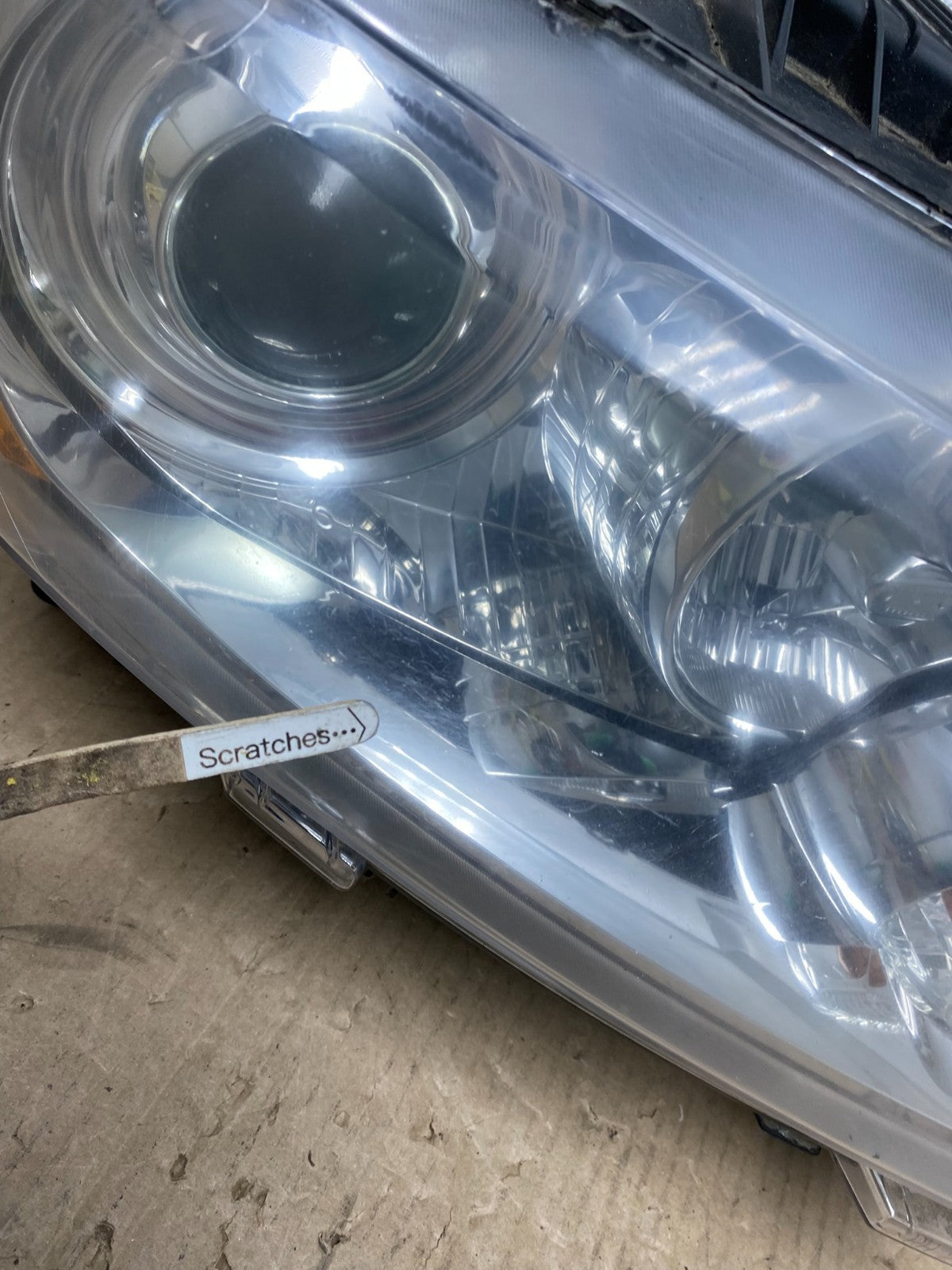 2011-2013 Jeep Grand Cherokee Right Passenger Xenon Headlight AE7063 DW3