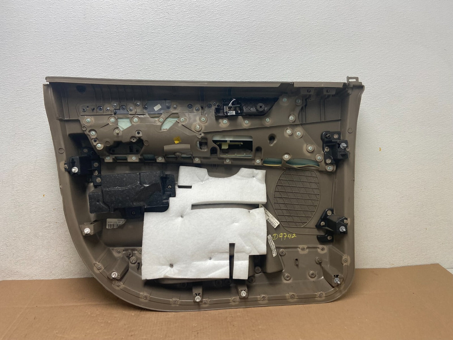 2009-2014 Volkswagen Routan Right Passenger RH Side Panel Door OEM D97426