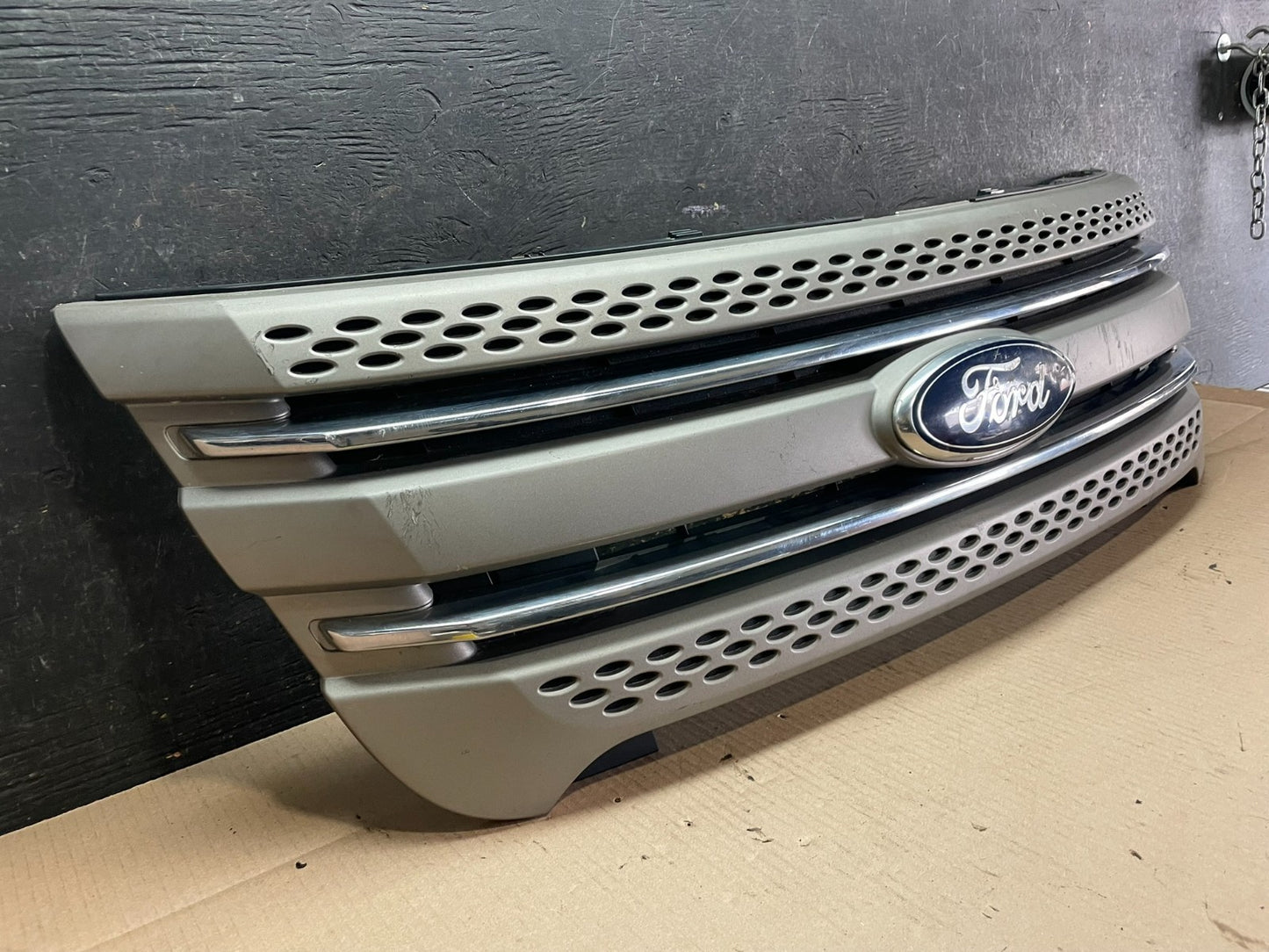 2011 to 2015 Ford Explorer Upper Front Grill Grille Oem Z8388 DG1