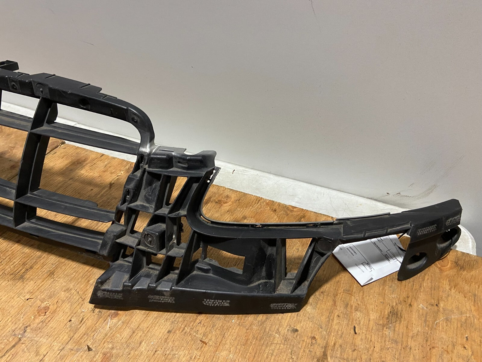 2009 2010 2011 Audi A6 Front Bumper Grille Bracket Retainer O16481