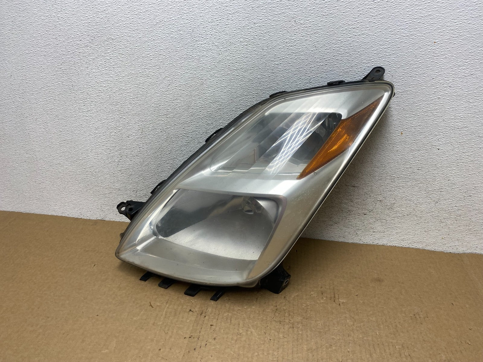 2004 - 2005 Toyota Prius Left Driver Lh Halogen Headlight AF9670 DW0