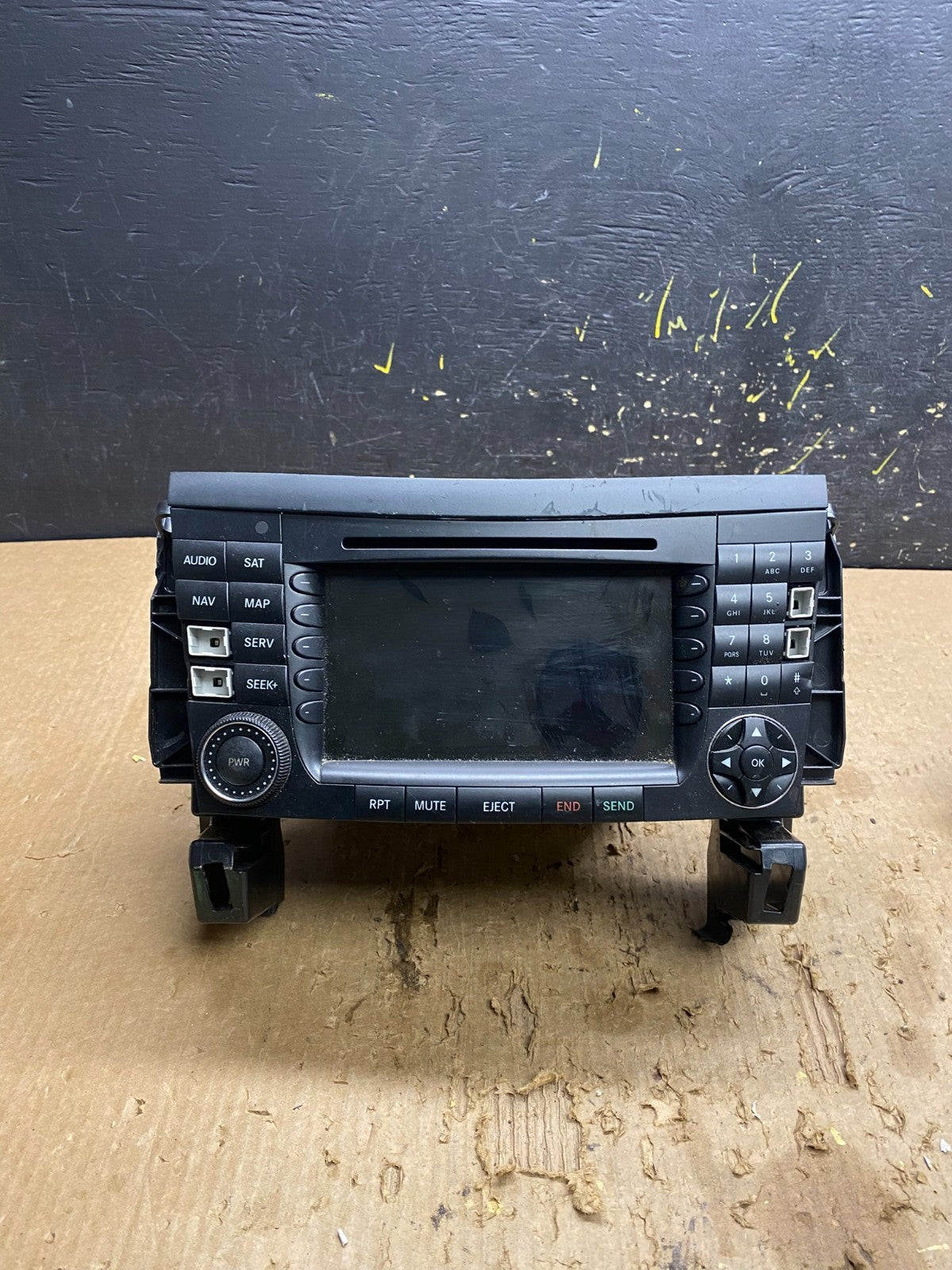 2003 2008 Mercedes E320 E350 Head Screen Display Radio CD Player Stereo Z7520 DG0
