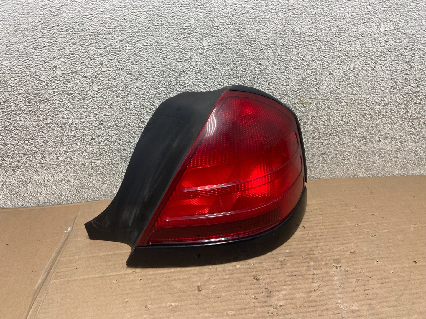 2003-2011 Ford Crown Victoria Right Passenger Rh Side Tail Light Oem AA9312 LK0